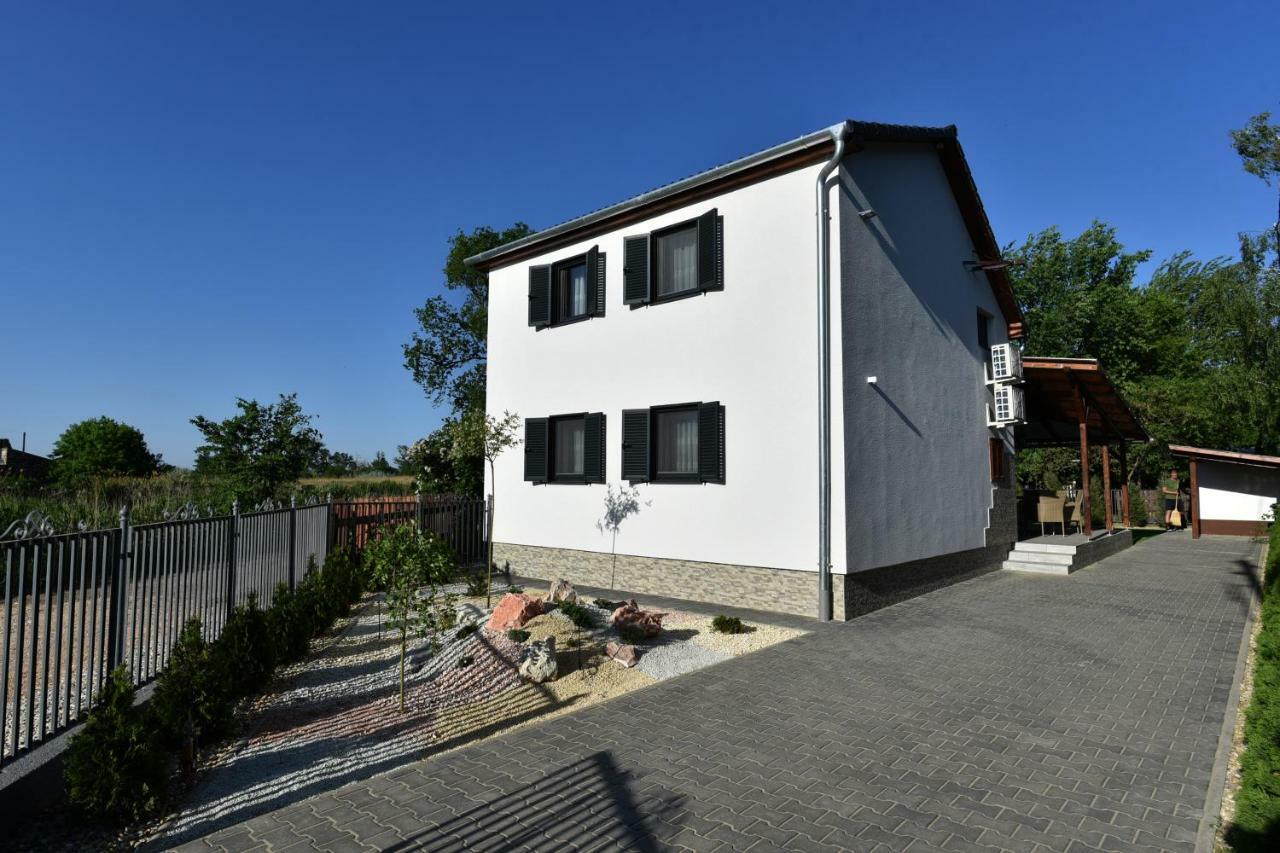 Siraly Apartman Hajdúnánás Bagian luar foto
